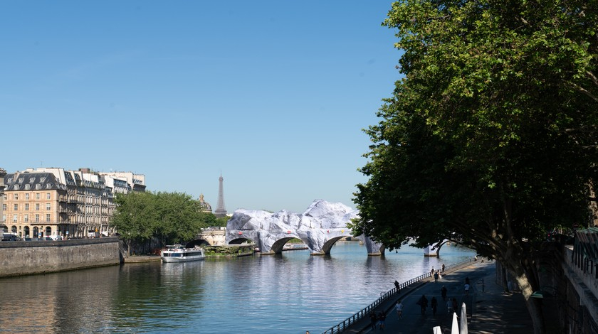 The Pont Neuf Cave and the Vert Galant pier