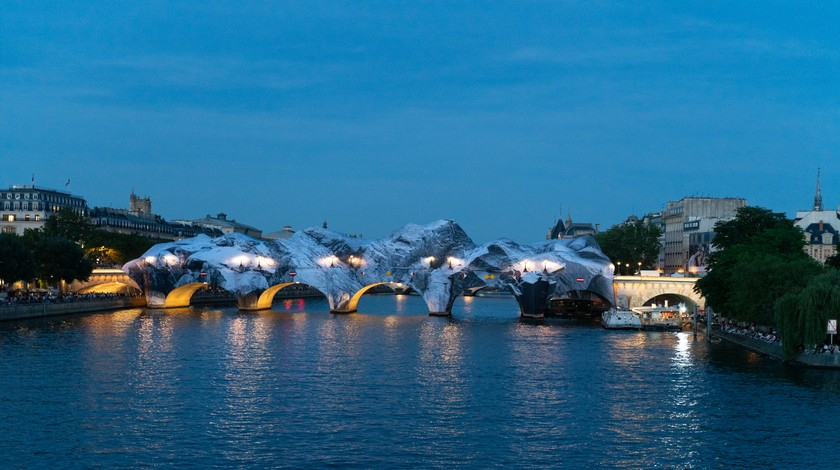 A unique perspective on the Cave from the Seine