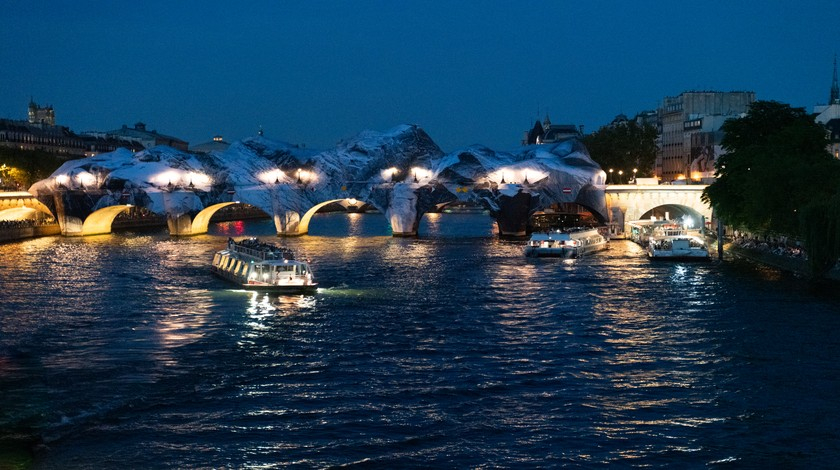 Paris's oldest bridge transformed