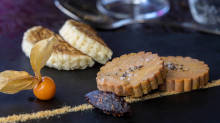 Entrante de foie gras servido con tostadas y presentación gourmet