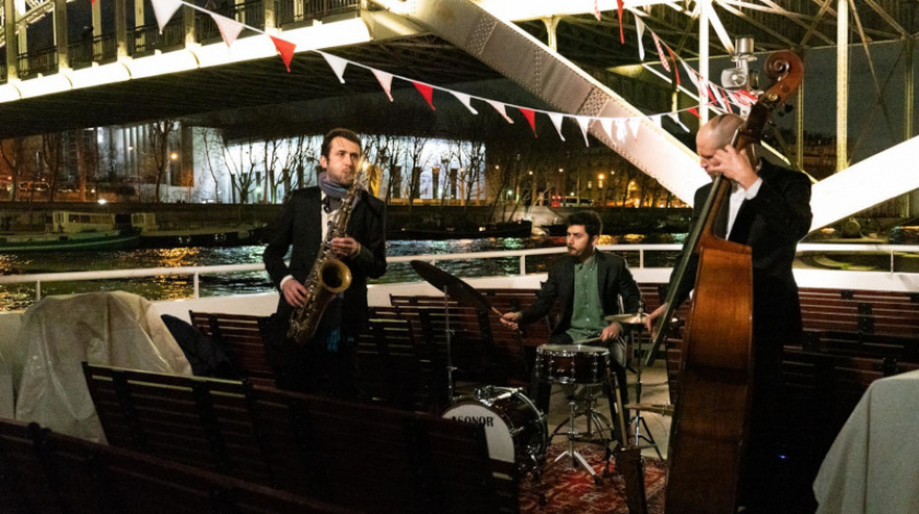 Special evening with live orchestra on board a Seine river cruise